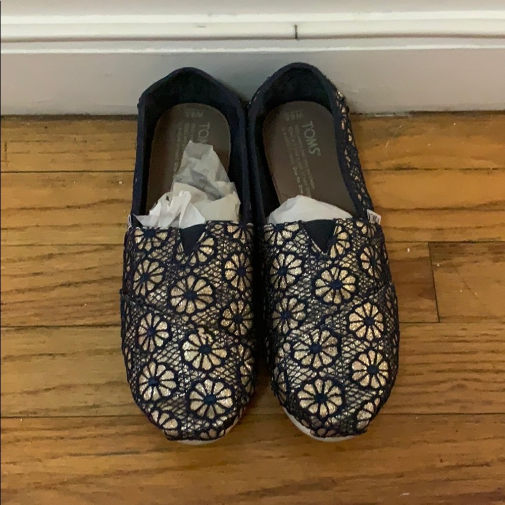 Toms